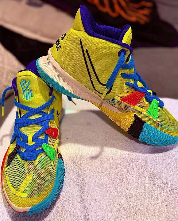 Nike Kyrie 7 '1 World 1 People' Yellow Strike Basketball Shoes